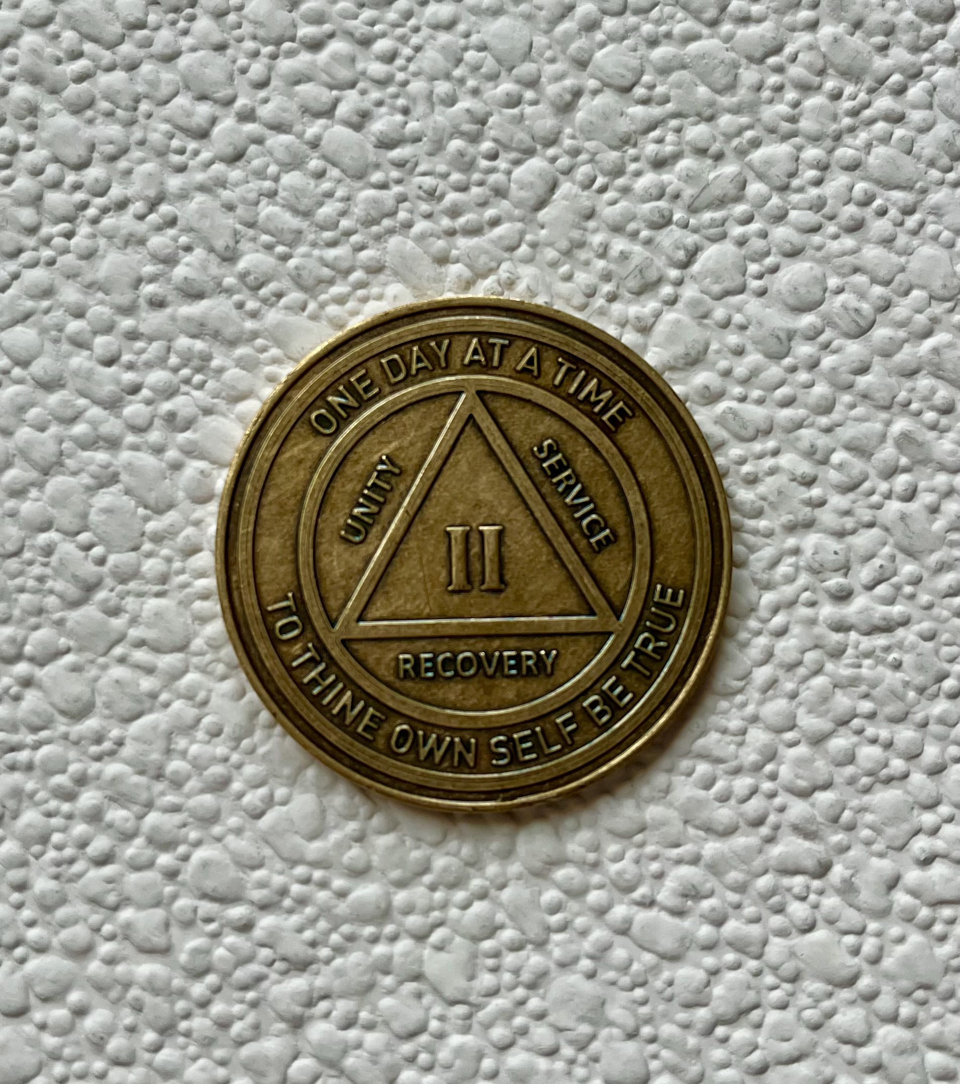 2 Year Bronze AA (Alcoholics Anonymous) - Sober / Sobriety / Birthday /  Anniversary / Recovery / Medallion / Coin / Chip : : Office  Products